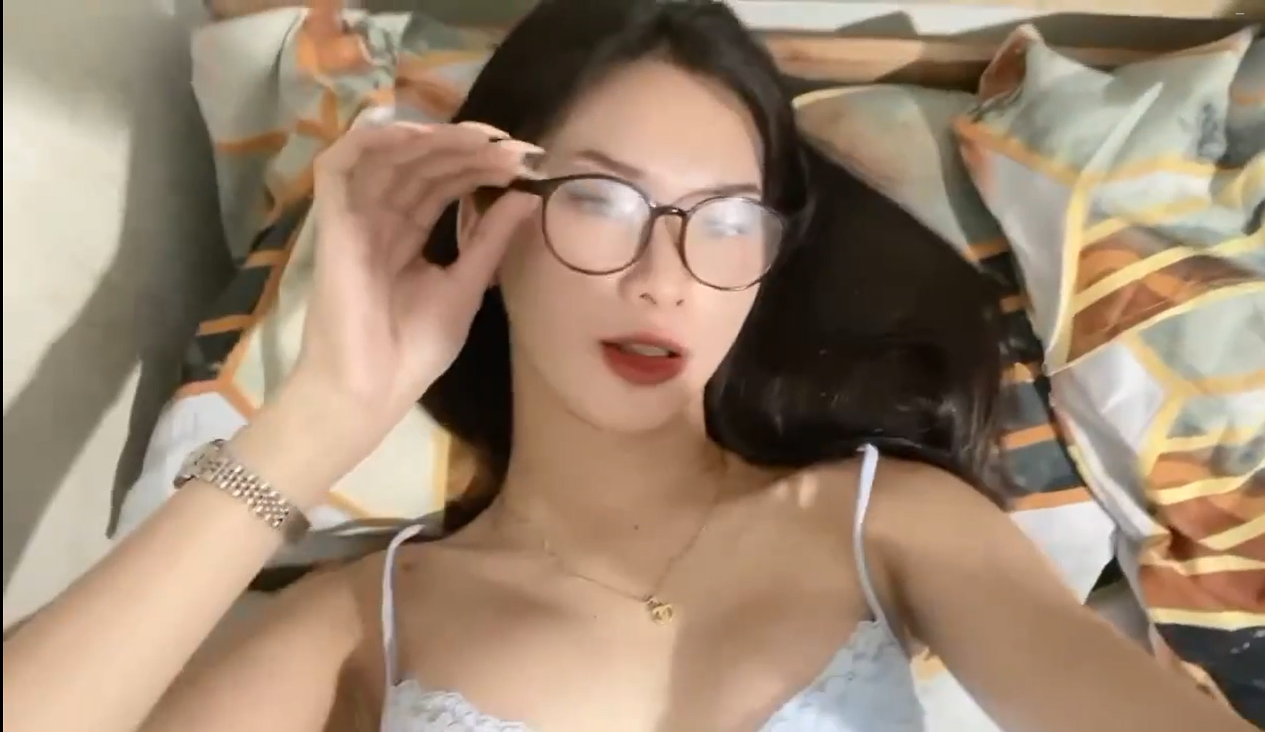 Nữ sinh vú khủng cho bạn trai sướng tê tái
